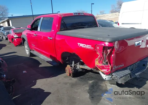 2010 Toyota Tundra Grade 5.7L V8 z USA, uszkodzony, nr VIN 5TFDY5F18AX139955